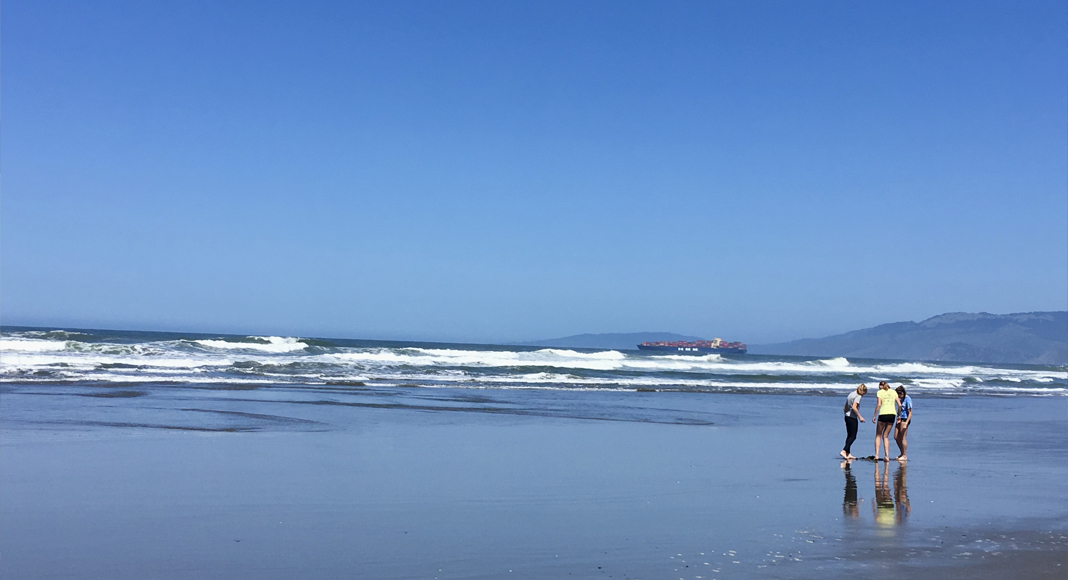 Plage à San Francisco, visite à pied ou en fauteuil. Océan Pacifique.