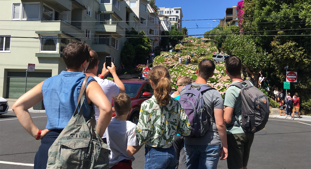 Rue Lombard, visite à pied en français dans les collines de San Francisco. Points de vue et sites de charme, Russian Hill, Telegraph Hill.