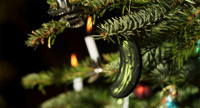 Pourquoi les Américains mettent-ils un cornichon dans leur arbre de Noël ?